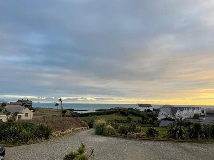 Lagoon View - Sea View- Pet Friendly - 2 Bed Apt - En-Suite Trearddur Extérieur photo