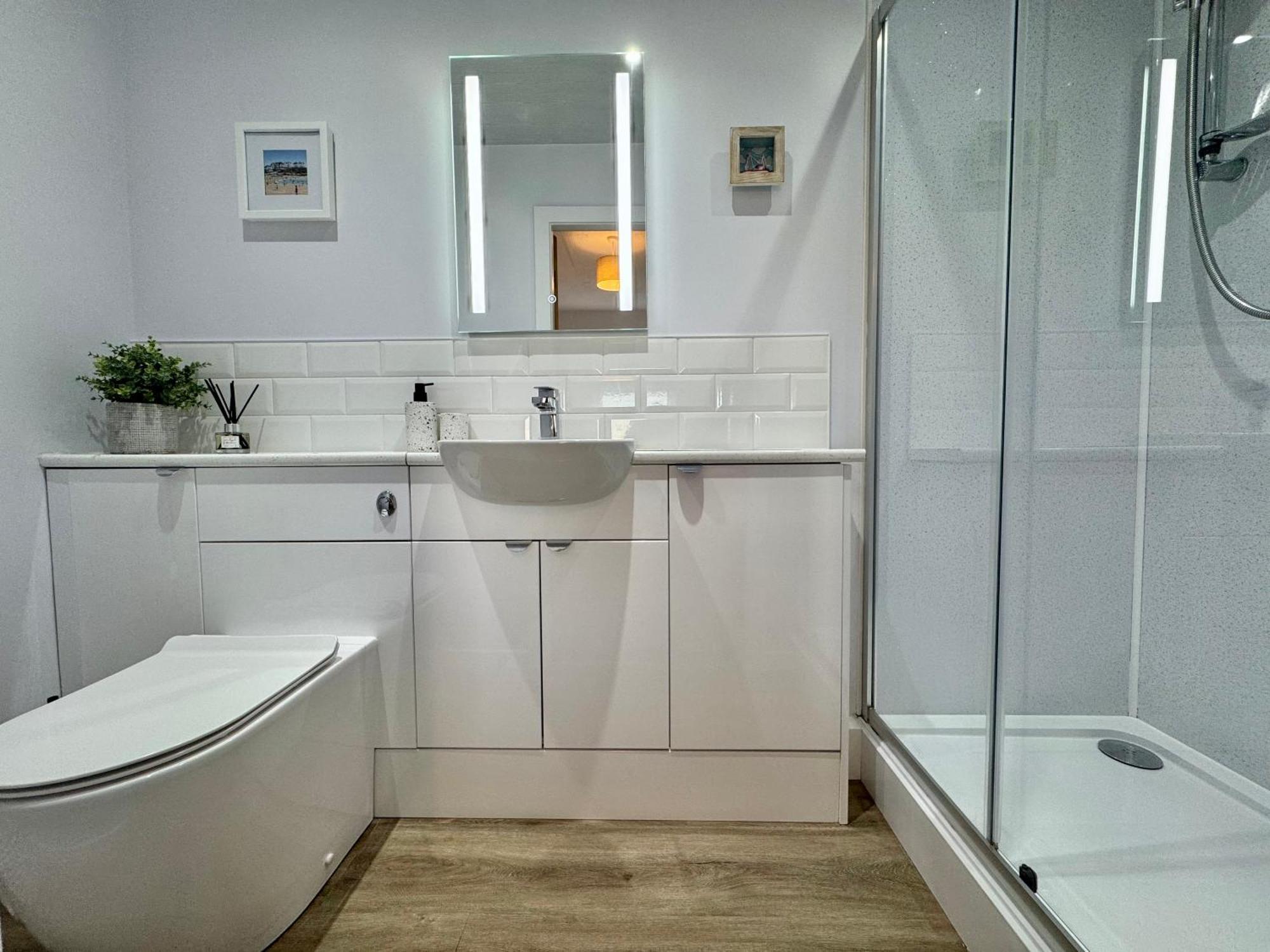 Lagoon View - Sea View- Pet Friendly - 2 Bed Apt - En-Suite Trearddur Extérieur photo