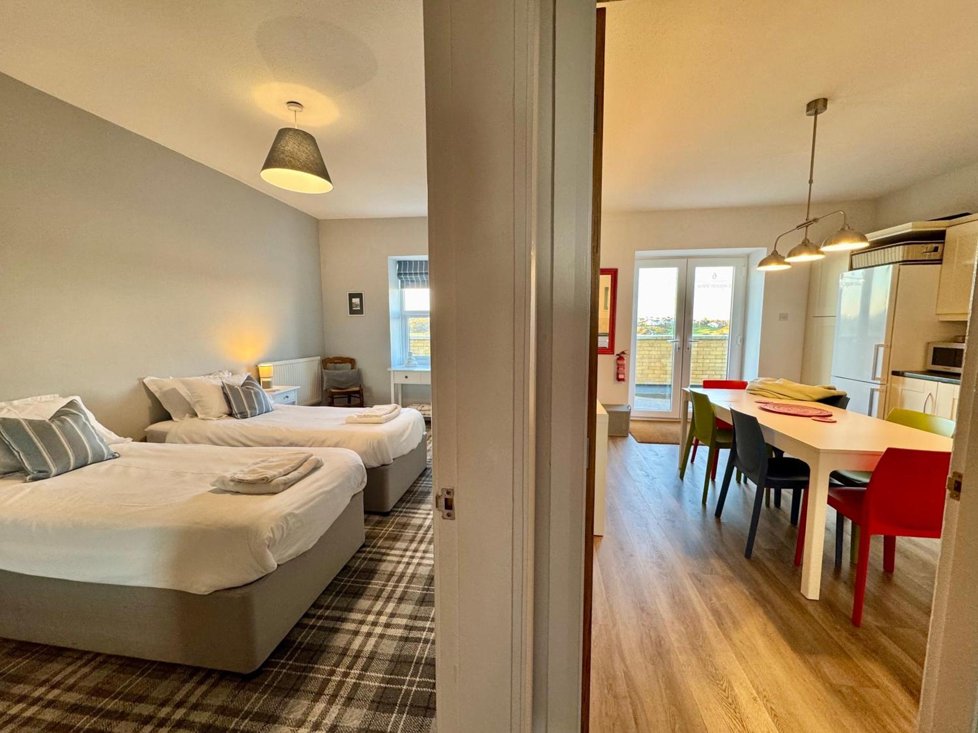 Lagoon View - Sea View- Pet Friendly - 2 Bed Apt - En-Suite Trearddur Extérieur photo